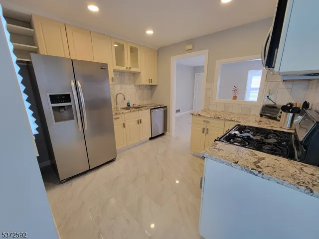 $1,300 | 40 Surrey Lane, Clifton, NJ 07012