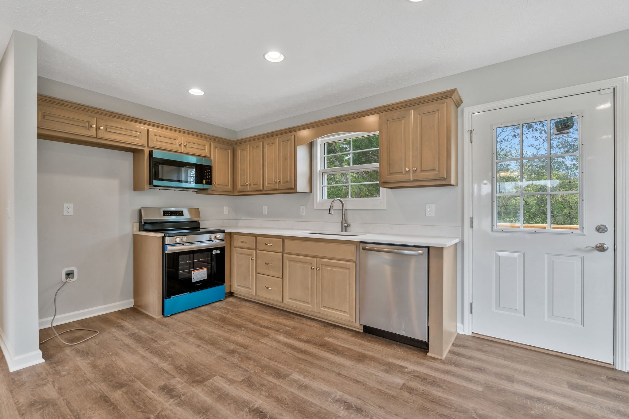 401 Doak Road, Unit 41 Manchester, TN 37355 - Photo 9 of 29 a kitchen with granite countertop a refrigerator stove top oven and sink