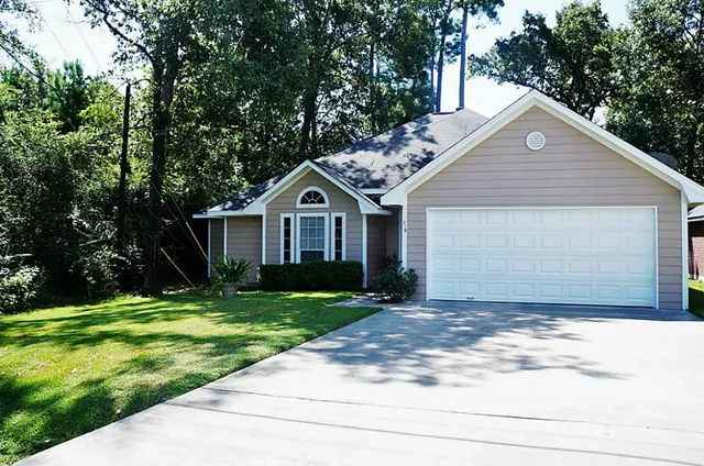 $229,900 | 215 Bridgeview Drive, Onalaska, TX 77360