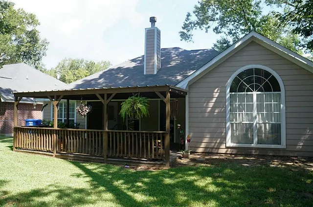 $229,900 | 215 Bridgeview Drive, Onalaska, TX 77360