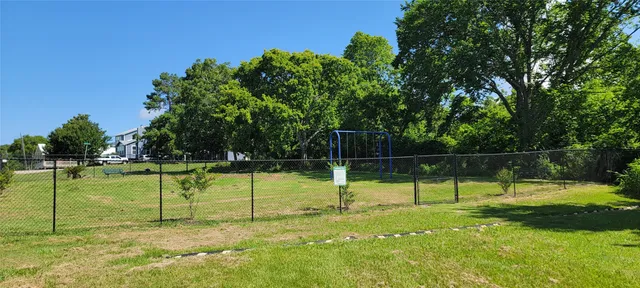 $229,900 | 215 Bridgeview Drive, Onalaska, TX 77360