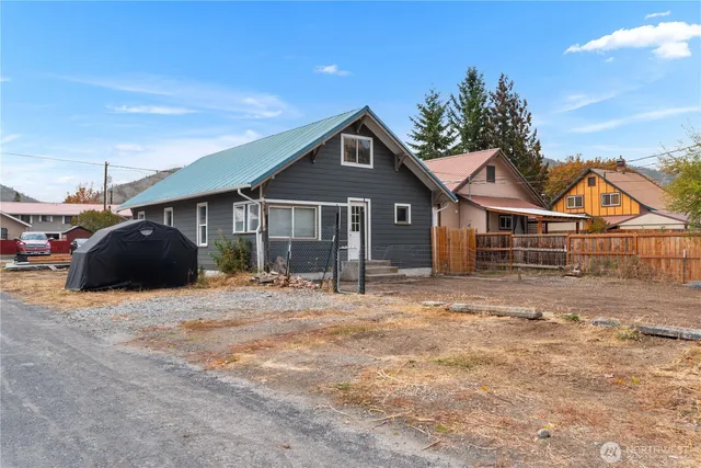 a house view with a outdoor space