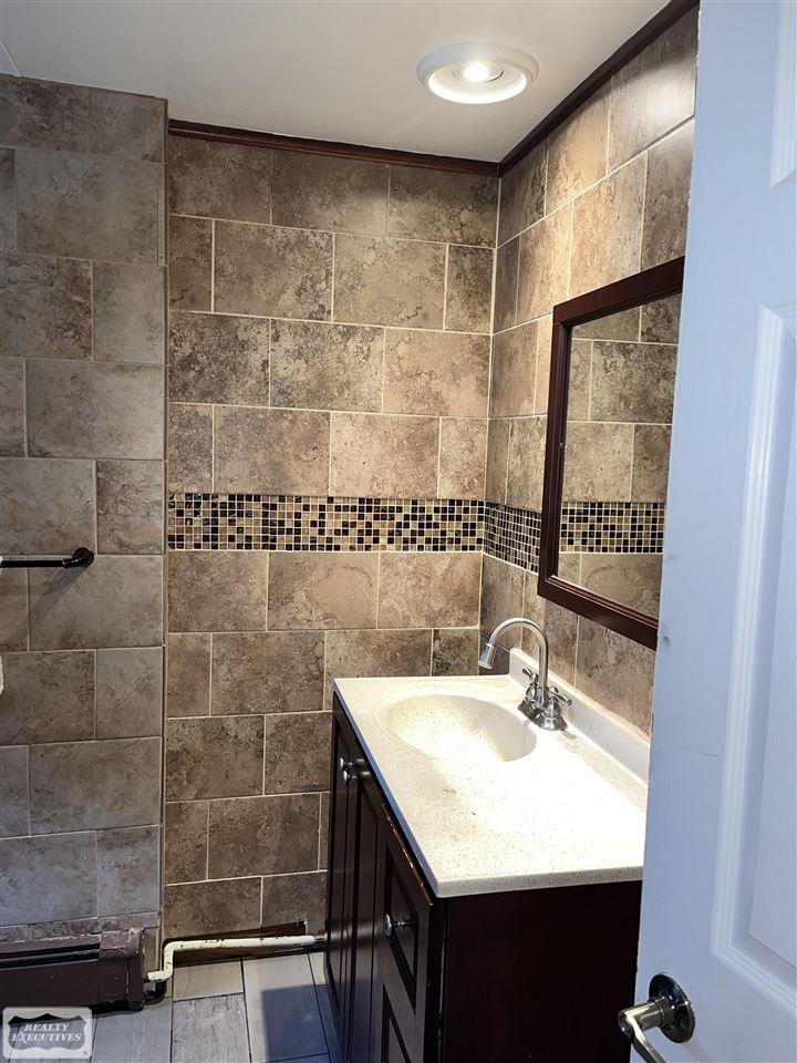 69160 Campground Road Romeo, MI 48065 - Photo 16 of 21 Main bath