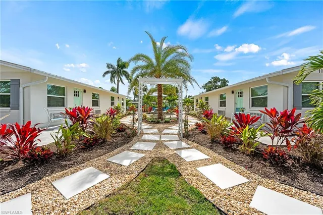 a view of a garden with flowers