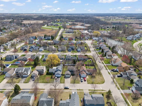 $375,000 | 317 Christine Lane, Hainesville, IL 60030
