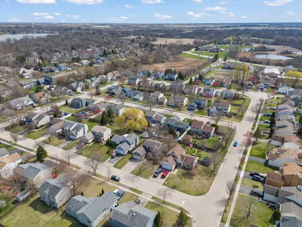 $375,000 | 317 Christine Lane, Hainesville, IL 60030