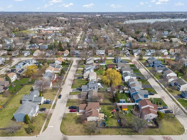 $375,000 | 317 Christine Lane, Hainesville, IL 60030