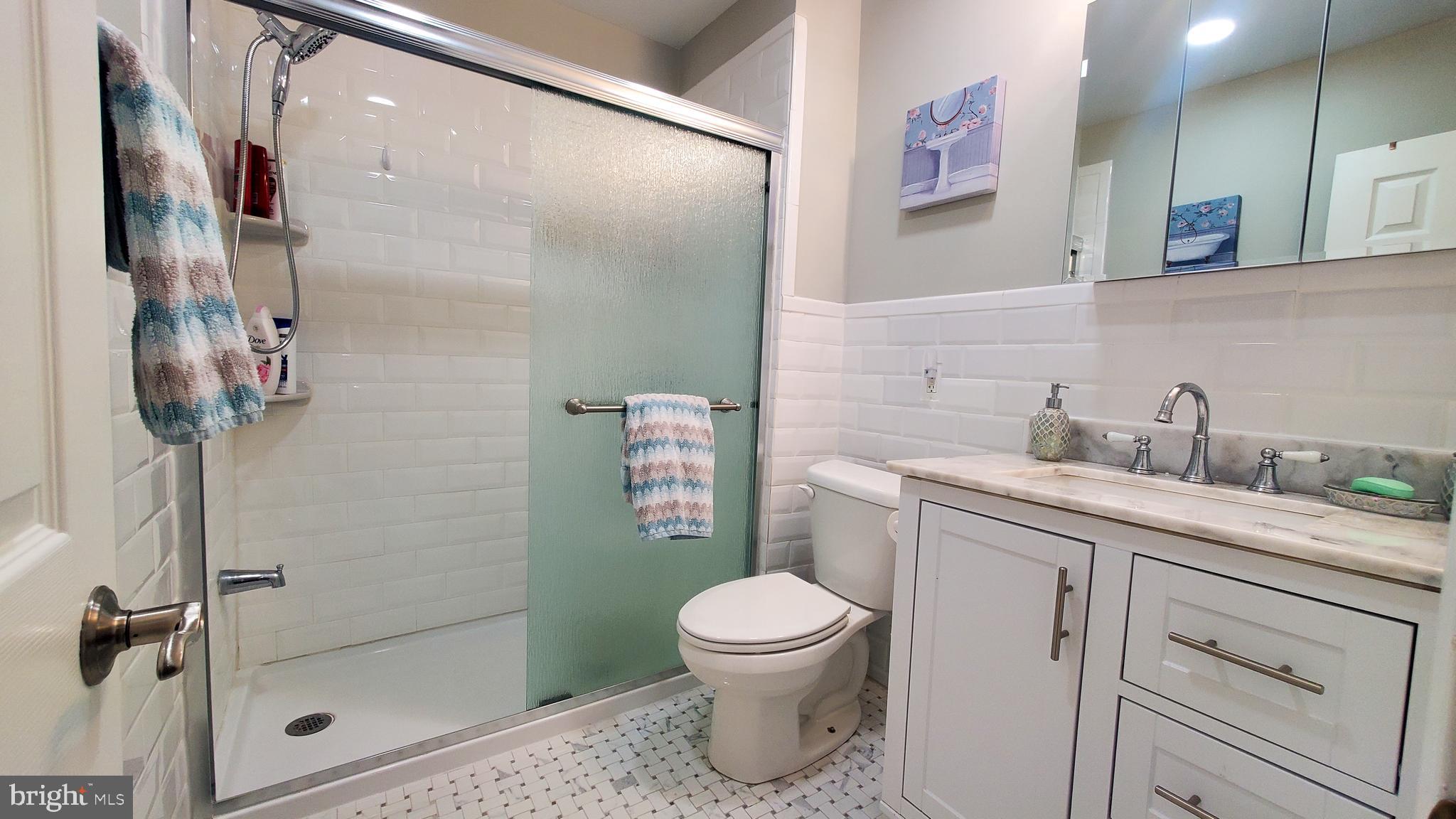 1 Lawrence Road, Unit M1B Broomall, PA 19008 - Photo 12 of 17 Full bathroom with Carrara marble floor tiles