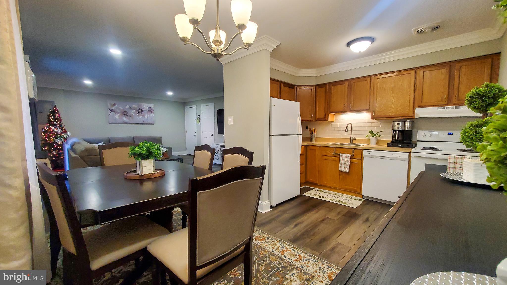 1 Lawrence Road, Unit M1B Broomall, PA 19008 - Photo 6 of 17 Dining Room and kitchen