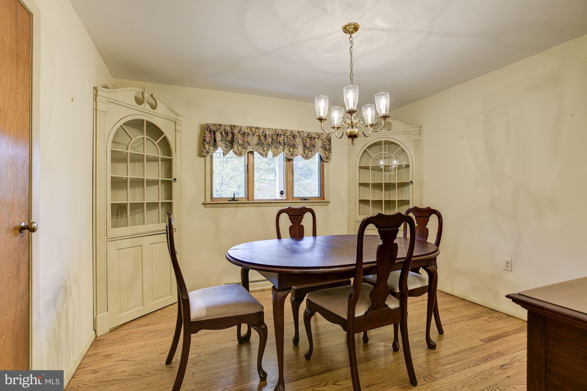 Dining Room | Hardwood Floors