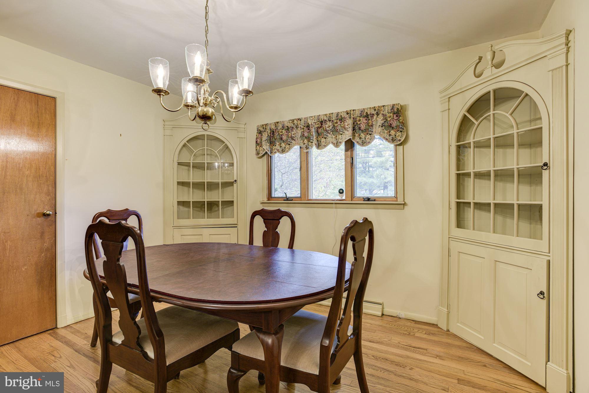 Dining Room | Hardwood Floors