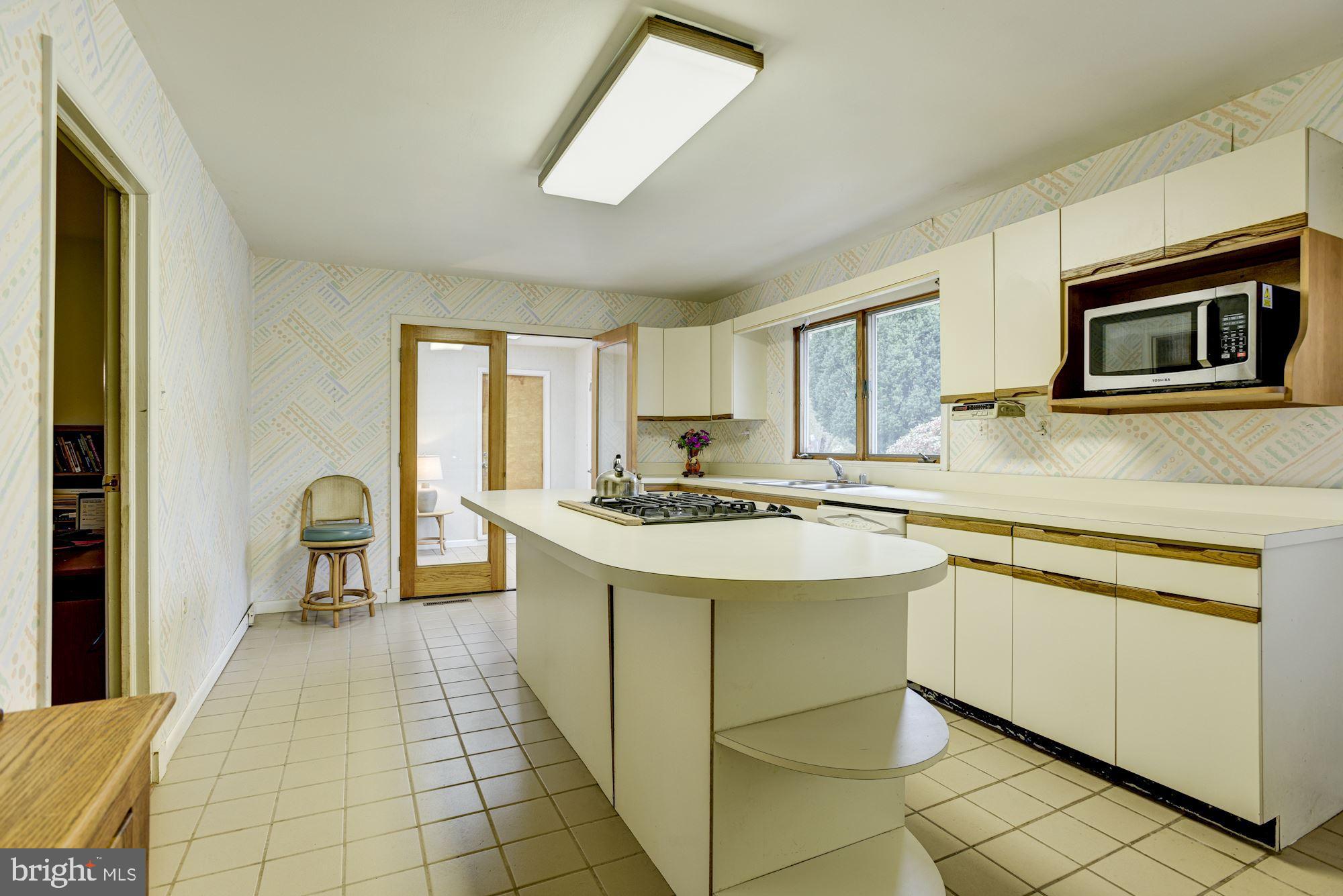 Eat-In Kitchen | Center Island