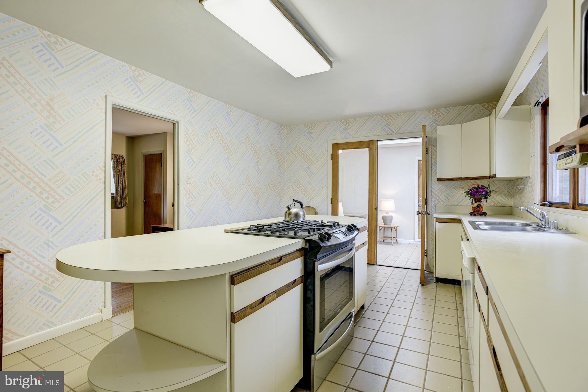Eat-In Kitchen
