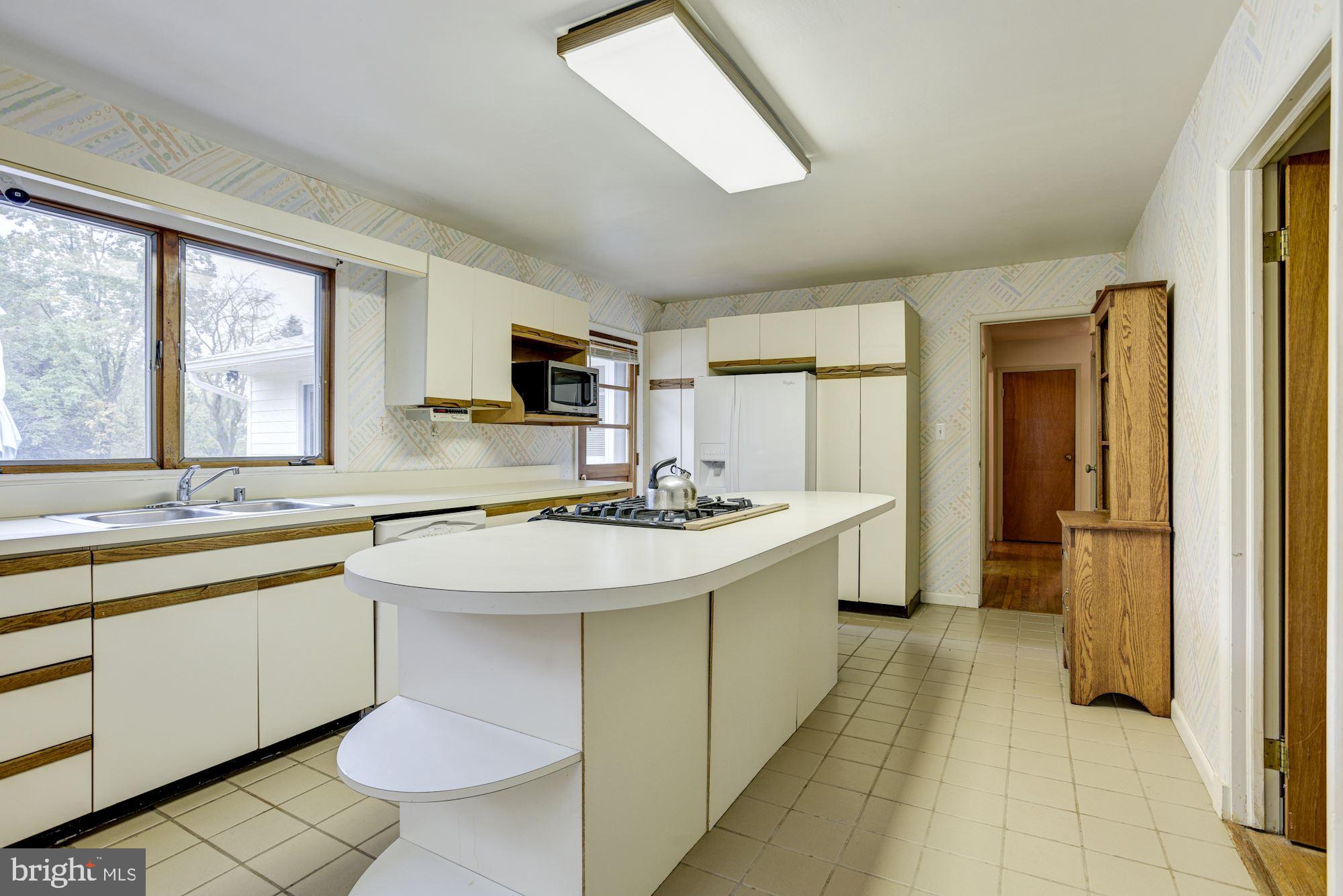609 Church Road Reisterstown, MD 21136 - Photo 8 of 29 Eat-In Kitchen | Center Island