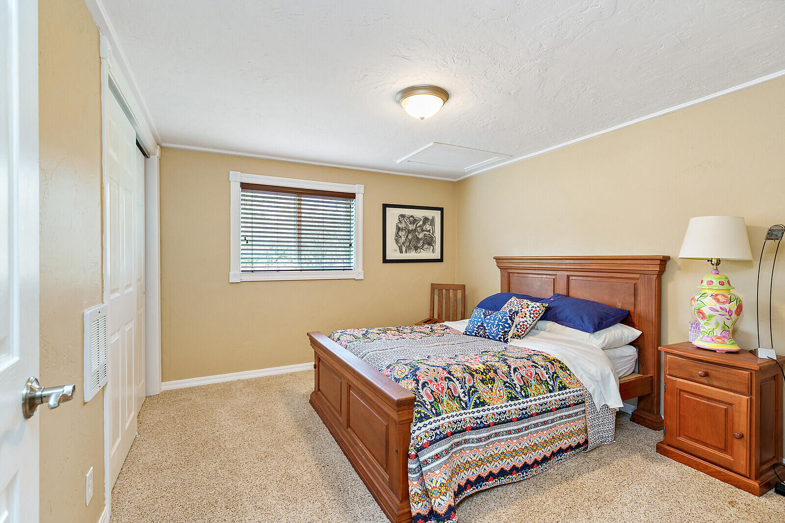 536 Ragsdale Road Trail, OR 97541 - Photo 54 of 67 a bedroom with a bed and dresser