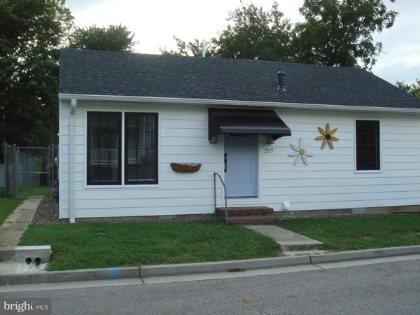 $1,975 | 217 North Locust Lane, Easton, MD 21601