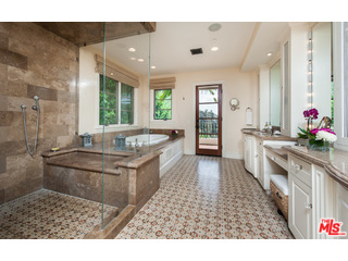 2100 Queensferry Road Los Angeles, CA 90049 - Photo 24 of 38