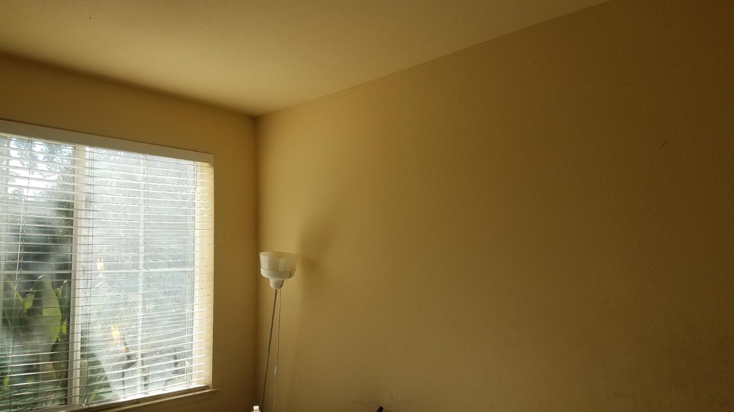 2177 Alum Rock Avenue, Unit 211 San Jose, CA 95116 - Photo 30 of 46 a bathroom with a window