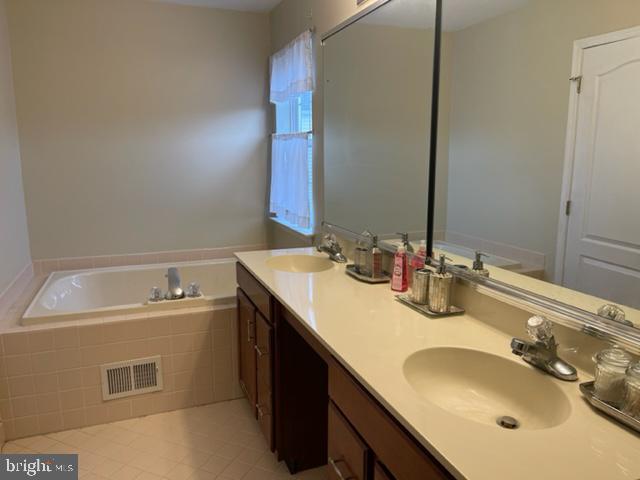 47 Brownstone Road East Windsor, NJ 08520 - Photo 20 of 38