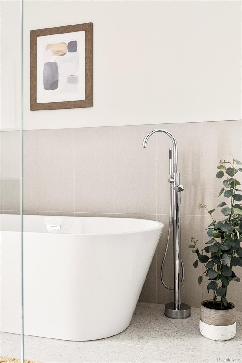 4461 Utica Street Denver, CO 80212 - Photo 21 of 40 a bathroom with a bathtub