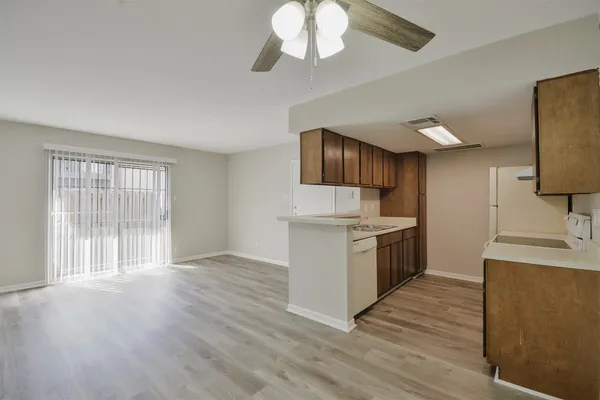 $985 | 12905 Woodforest Boulevard, Unit 607, Houston, TX 77015