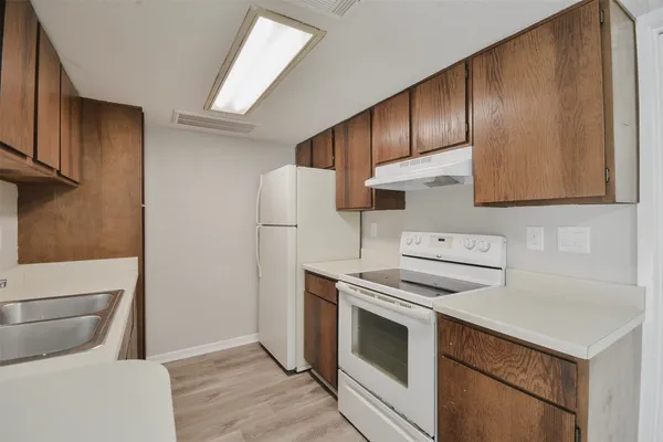 $985 | 12905 Woodforest Boulevard, Unit 607, Houston, TX 77015