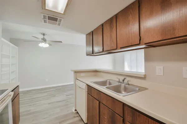 $985 | 12905 Woodforest Boulevard, Unit 607, Houston, TX 77015