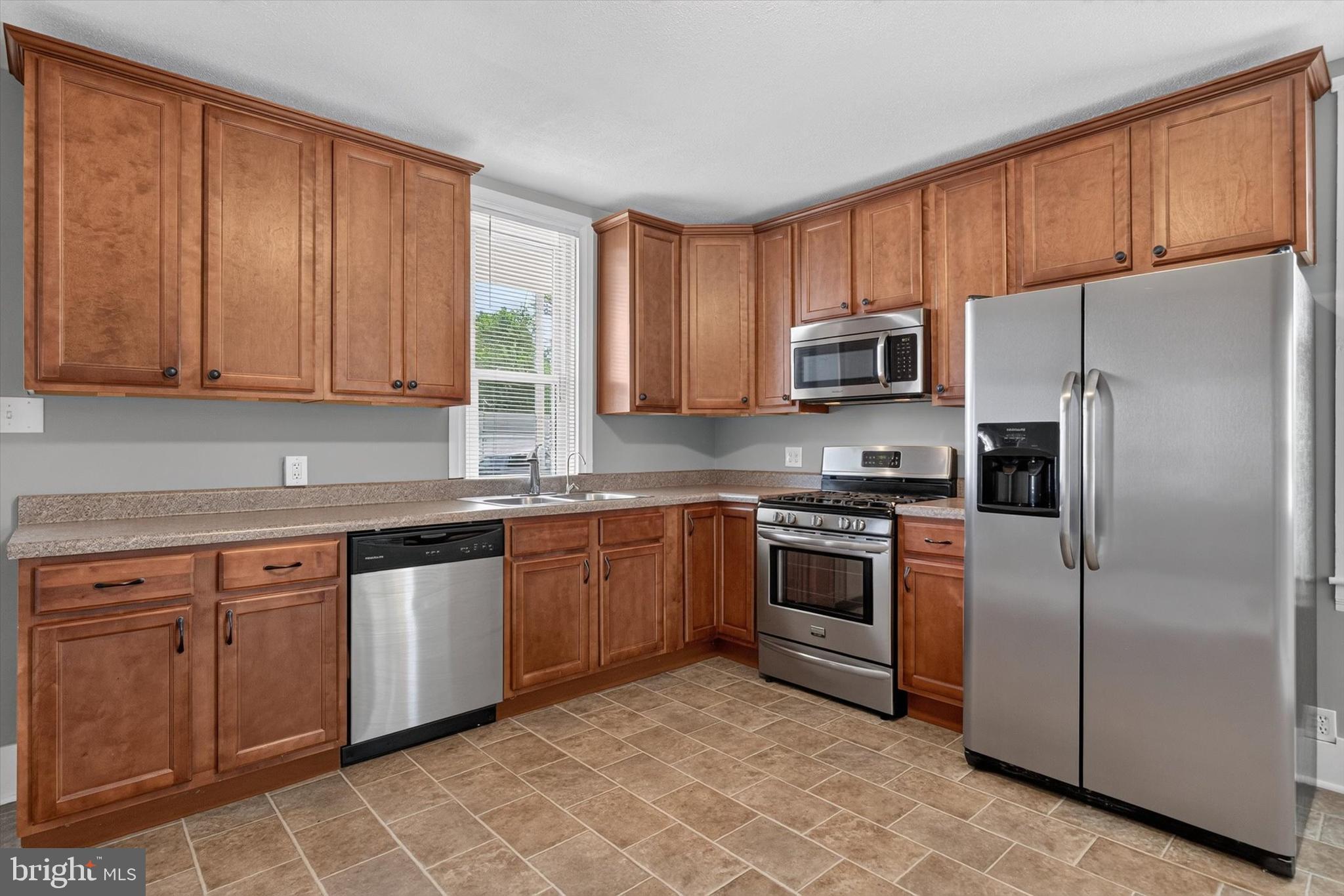 2463 South Queen Street York, PA 17402 - Photo 6 of 33