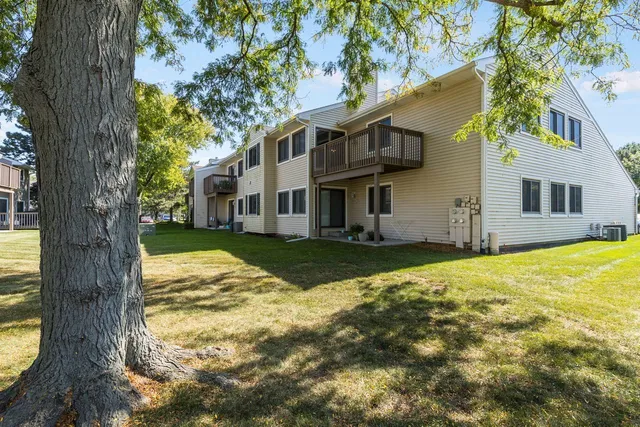 $310,000 | 938 Hidden Lake Drive, Unit 938, Buffalo Grove, IL 60089