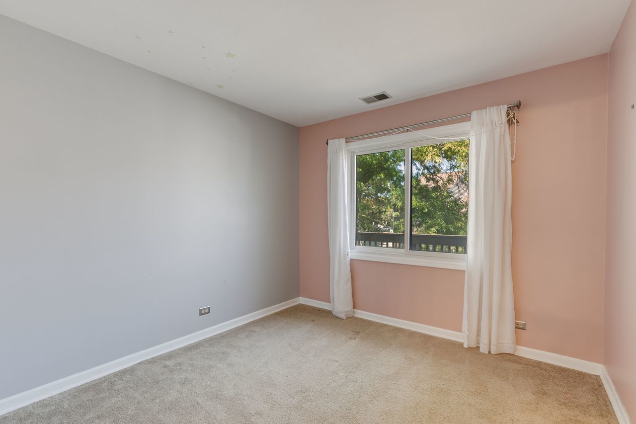 938 Hidden Lake Drive, Unit 938 Buffalo Grove, IL 60089 - Photo 8 of 16 a view of an empty room with a window