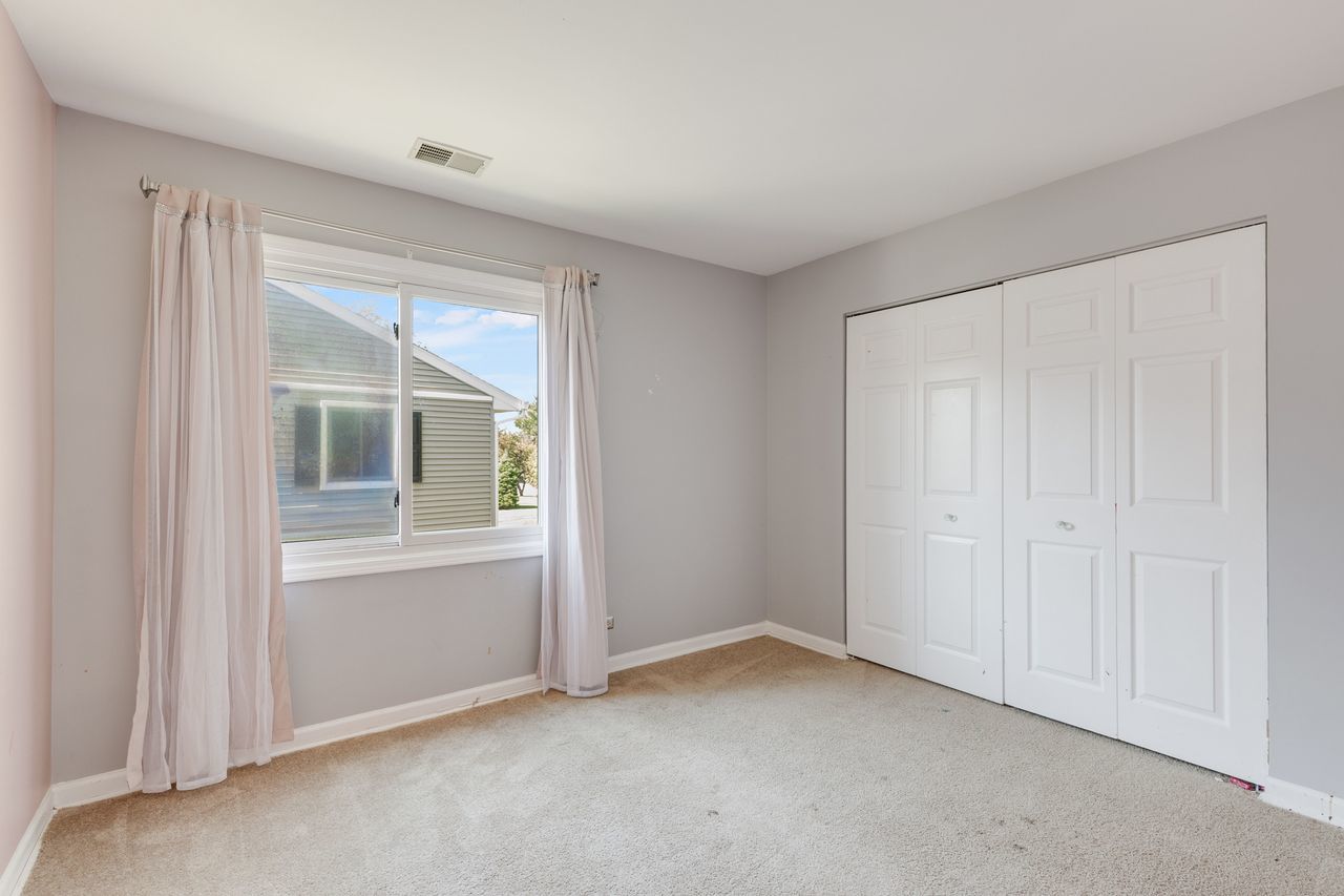 938 Hidden Lake Drive, Unit 938 Buffalo Grove, IL 60089 - Photo 9 of 16 a view of an empty room with a window