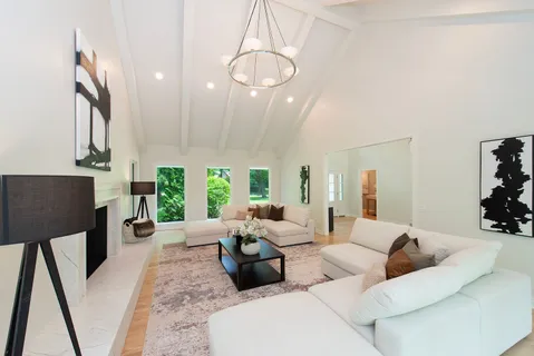 $3,750,000 | 1221 Loch Lane, Lake Forest, IL 60045