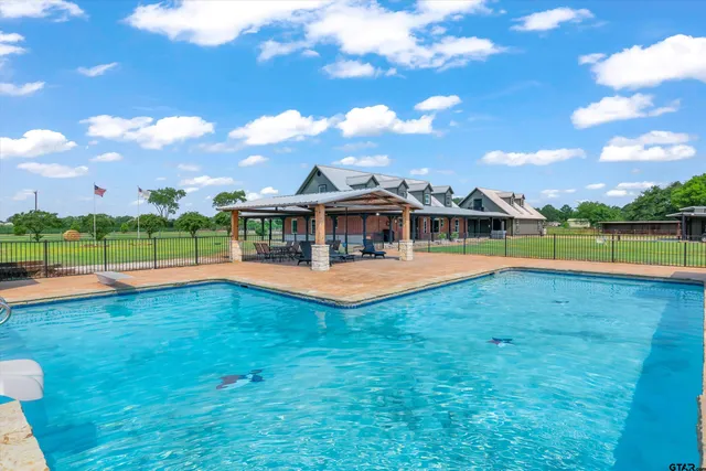 a view of an house with swimming pool and a yard