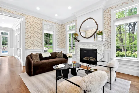 $6,748,000 | 3 Wood Hollow Lane, Glen Head, NY 11545