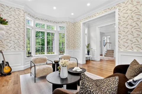 $6,748,000 | 3 Wood Hollow Lane, Glen Head, NY 11545