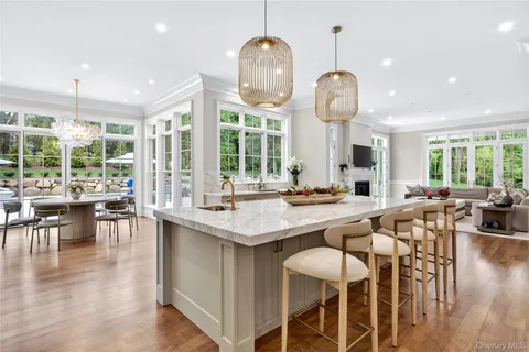 $6,748,000 | 3 Wood Hollow Lane, Glen Head, NY 11545