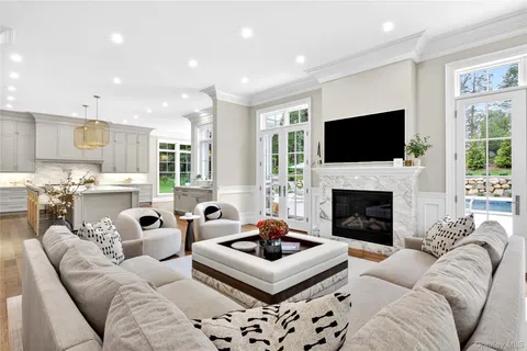 $6,748,000 | 3 Wood Hollow Lane, Glen Head, NY 11545