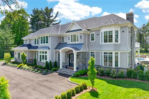 $6,748,000 | 3 Wood Hollow Lane, Glen Head, NY 11545