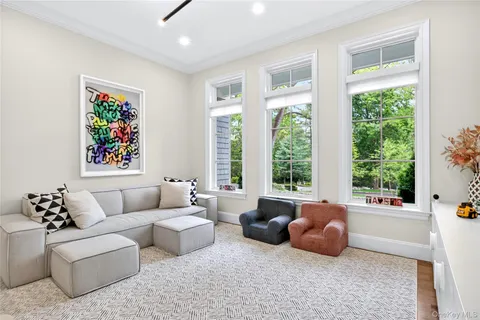 $6,748,000 | 3 Wood Hollow Lane, Glen Head, NY 11545