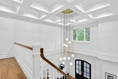 $6,748,000 | 3 Wood Hollow Lane, Glen Head, NY 11545