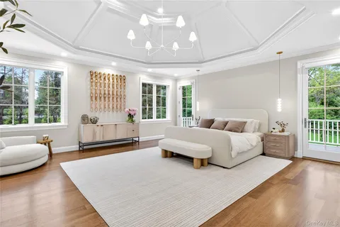 $6,748,000 | 3 Wood Hollow Lane, Glen Head, NY 11545
