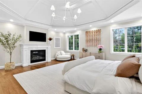 $6,748,000 | 3 Wood Hollow Lane, Glen Head, NY 11545