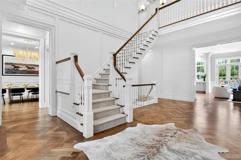 $6,748,000 | 3 Wood Hollow Lane, Glen Head, NY 11545
