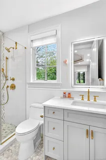 $6,748,000 | 3 Wood Hollow Lane, Glen Head, NY 11545