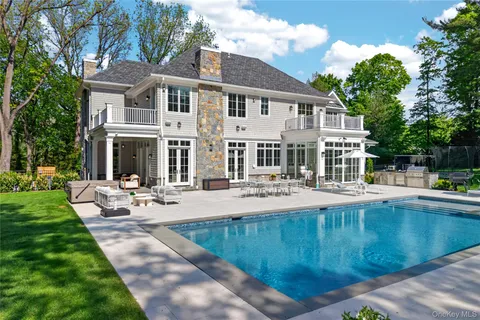 $6,748,000 | 3 Wood Hollow Lane, Glen Head, NY 11545