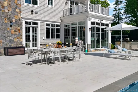 $6,748,000 | 3 Wood Hollow Lane, Glen Head, NY 11545