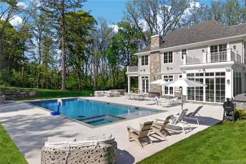 $6,748,000 | 3 Wood Hollow Lane, Glen Head, NY 11545