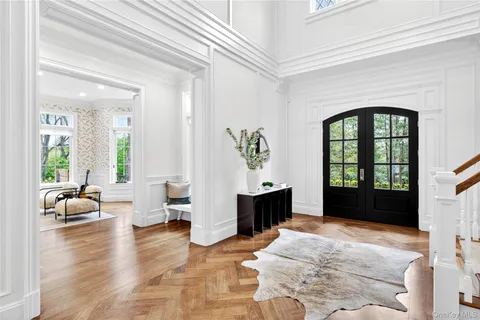 $6,748,000 | 3 Wood Hollow Lane, Glen Head, NY 11545