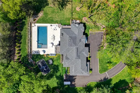 $6,748,000 | 3 Wood Hollow Lane, Glen Head, NY 11545