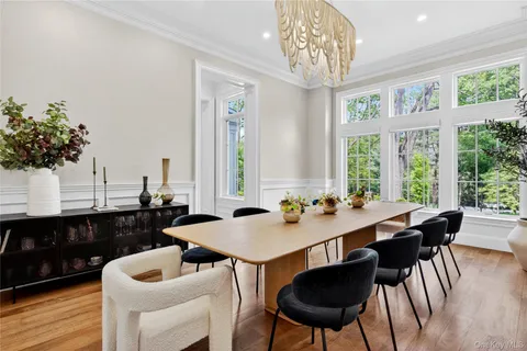$6,748,000 | 3 Wood Hollow Lane, Glen Head, NY 11545